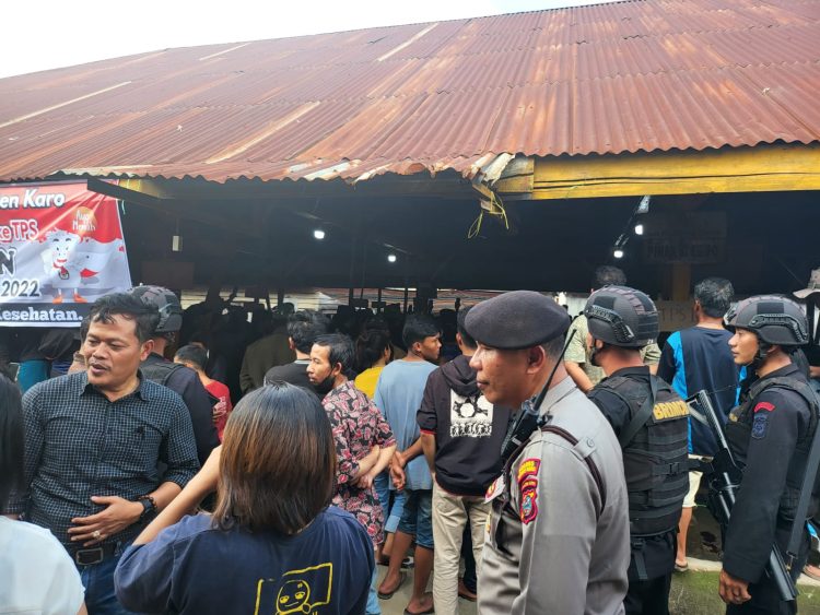 Personel Polda Sumut lakukan pengamanan Pemilihan Kepala Desa (Pilkades) di Kabupaten Karo, Senin (19/12/22). (Foto Dok/ Polda Sumut)