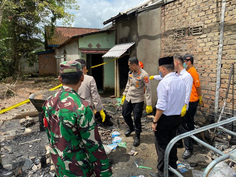 Kebakaran diduga gudang tempat penyimpanan BBM Ilegal minyak mentah olahan jenis pertalite di Dusun 3 Desa Cinta Kasih Kecamatan Belimbing
