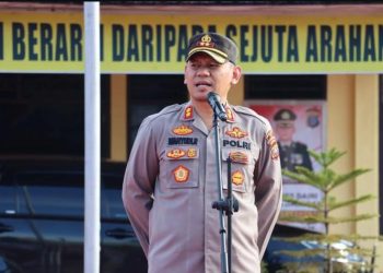 Kapolres Dairi AKBP Wahyudi Rahman, S.H, S.I.K, M.M pimpin pelaksanaan Apel pagi di Halaman Apel Polres Dairi
