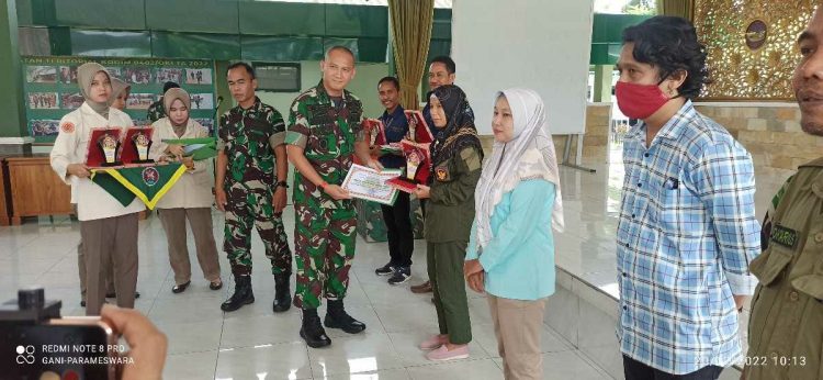 Penyerahan Hadiah Juara Karya Jurnalistik Kepada Awak Media