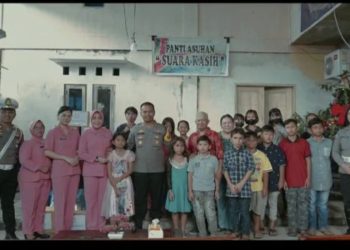 Kapolres Bitung AKBP Alam Kusuma, SH, SIK, MH berikan tali kasih kepada Yayasan Panti Asuhan Suara Kasih Bitung