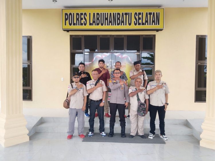 Media Center Polres (MCP) Labuhanbatu, bersilaturrahmi ke Polres Labuhanbatu Selatan di Kotapinang, Rabu (21/12/2022)