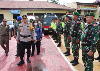 Kapolres Dairi AKBP Wahyudi Rahman, SH, SIK, MM menjadi pimpinan apel gelar pasukan operasi lilin toba 2022 pada hari kamis 22/12/22 pagi bertempat dilapangan apel mapolres Dairi