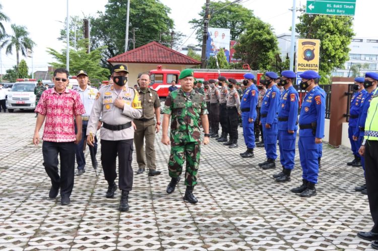 Plt. Kapolresta Pangkalpinang AKBP Dwi Budi Murtiono, S.IK M.H, menjadi Inspektur Apel Gelar Pasukan Operasi Lilin Menumbing 2022