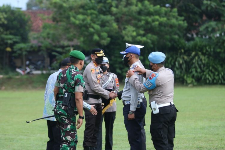 Polresta Banyumas melaksanakan Apel Gelar Pasukan dalam rangka Operasi Lilin Candi 2022 Polresta Banyumas