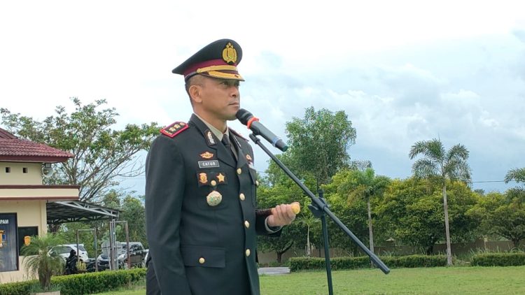 Kapolres Bangka Barat AKBP Catur Prasetiyo SIK bertindak selaku Inspektur upacara pada Hari Ibu Nasional yang biasa diperingati pada tanggal 22 Desember