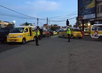 Personil Pos PAM PD. Pasar Sidikalang dibawah pimpinan Kapos Pam AKP Sukanto Berutu, SH melaksanakan Pengaturan Lalu Lintas Pagi Hari