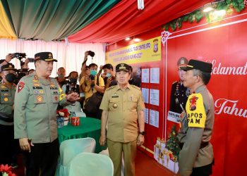 Kapolda Riau Riau Irjen Pol Mohammad Iqbal bersama Gubernur Syamsuar dan juga Danrem 031/WB Brigjen TNI Parlindungan Hutagalung, melakukan kunjungan ke beberapa gereja dan pos pengamanan Nataru