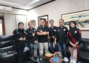 Ketua Umum PPAM Indonesia Effendi Mulia yang didampingi Waketum II Indriyana, S.Sos , Sekretaris LBH PPAM Indonesia Mardiana.SH.MH.CPL serta Anggota Siti Maruya.SH dan Z.J Derta Akbar, SH bersilaturahmi dengan Eddy Santana Putra yang merupakan Dewan Penasehat PPAM Indonesia