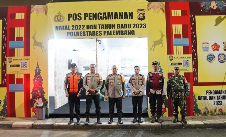 Kapolda Sumsel Irjen Pol. A. Rachmad Wibowo, S.I.K didampingi Kapolrestabes Palembang Kombes Pol. Mokhamad Ngajib, S.I.K., M.H. melakukan monitoring dan pengecekan pengamanan dalam rangka Operasi Lilin Musi Tahun 2022