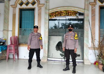 Polres Bangka Barat jajaran Polda Kep. Babel, melaksanakan pengamanan di Gereja-gereja yang ada di kabupaten Bangka Barat