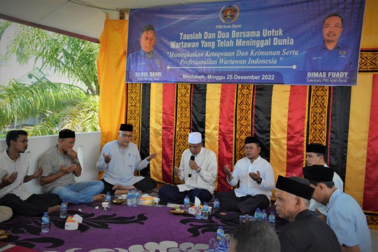 Persatuan Wartawan Indonesia (PWI), Kabupaten Aceh Barat menggelar Zikir dan doa bersama untuk wartawan yang telah meninggal dunia