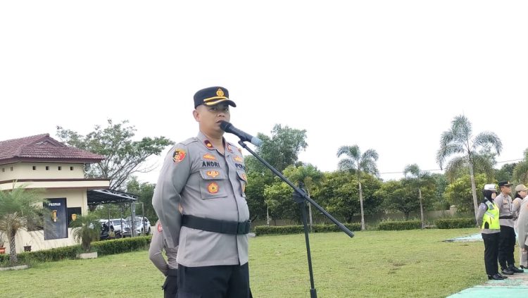 Apel pagi jam Pimpinan di halaman Mapolres Bangka Barat yang yang dipimpin oleh Wakapolres Bangka Barat Kompol Andri Eko Setiawan