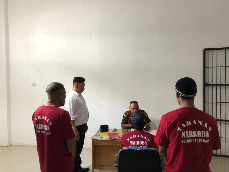 Satres Narkoba, melimpahkan berkas perkara DPO bandar narkoba Nurdin M.Top ke Kejari Kabupaten setempat