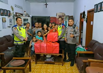 Polres Pematangsiantar melaksanakan kegiatan pembagian nasi kotak di Panti Asuhan Elim HKBP Jalan S.M. Raja Kota Pematangsiantar dan Panti Asuhan Filadelfia Jalan Pattimura No. 78, Kelurahan Tomuan, Kecamatan Siantar Timur