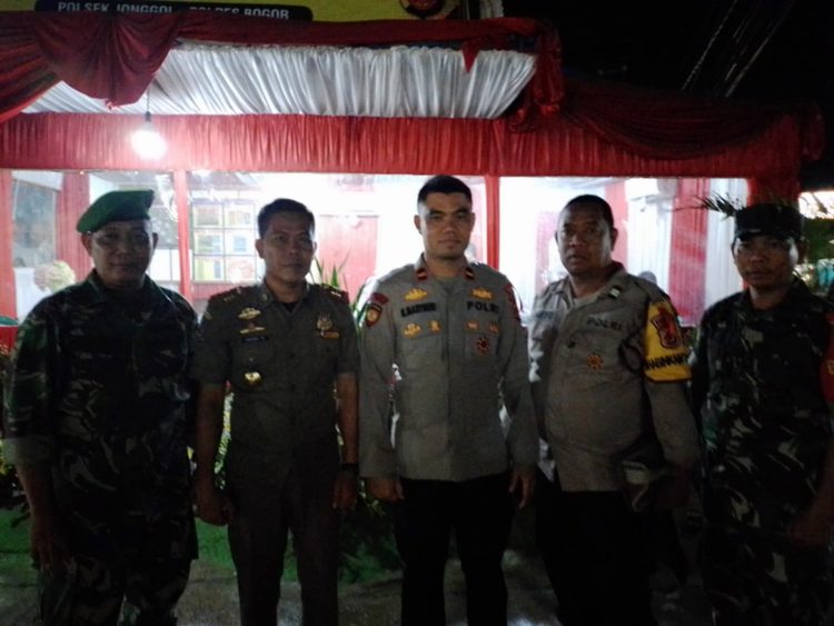 Polsek Jonggol bersama Polres Bogor mendirikan Pos Pengamanan di Tugu Tegar Beriman yang berada di simpang tiga Kecamatan Jonggol