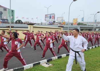 Dit Intelkam Polda Sumsel menyempatkan diri untuk melaksanakan Olahraga Bela Diri Karate Polri Bersama