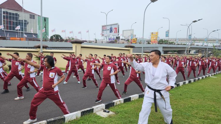Dit Intelkam Polda Sumsel menyempatkan diri untuk melaksanakan Olahraga Bela Diri Karate Polri Bersama