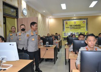 Karo SDM Polda Sumsel Kombes Pol Ucu Kuspriyadi SIK MH M Si meninjau tes Psikologi Seleksi Pendidikan Sespimmen Polri Dikreg ke-63 tahun 2023 Polda Sumsel