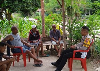 Bhabinkamtibmas Kelurahan Kefa Utara, Kecamatan Kota kefamenanu, Kabupaten TTU, BRIPKA. M. Virmon, SH melaksanakan Sambang dan Patroli Dialogis