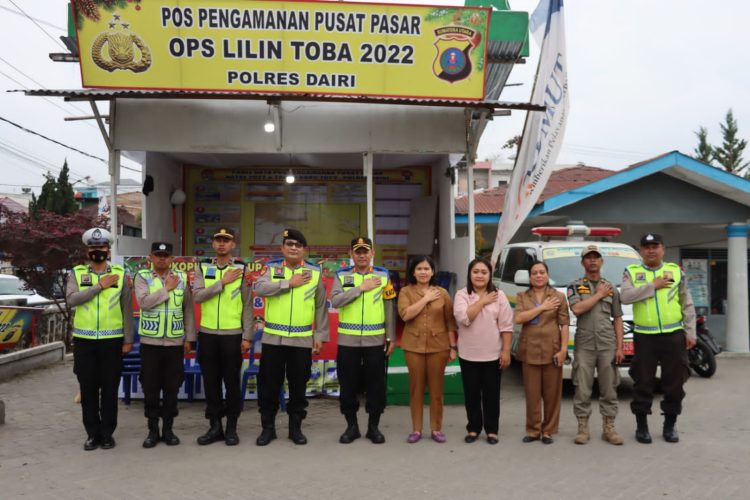 Kapolres Dairi AKBP WAHYUDI RAHMAN, SH, S.I.K, MM Bersama Pamatwil Polda Sumut AKBP Yudhi Pinem melakukan pengecekan Personil Yang Melaksanakan Tugas Pos Pengamanan Operasi Lilin Toba 2022