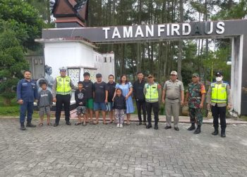 Personil POS YAN SITINJO KAB. DAIRI pelaksanaan OPS LILIN TOBA 2022 Polres Dairi melakukan kegiatan Patroli di Taman Wisata Iman