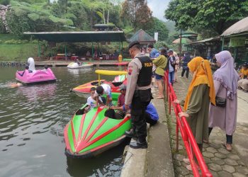 Samapta Polresta Banyumas melalui Satgas Preventif Ops Lilin Candi 2022 Polresta Banyumas melaksanakan patroli dan pengecekan wahana di objek wisata Baturraden