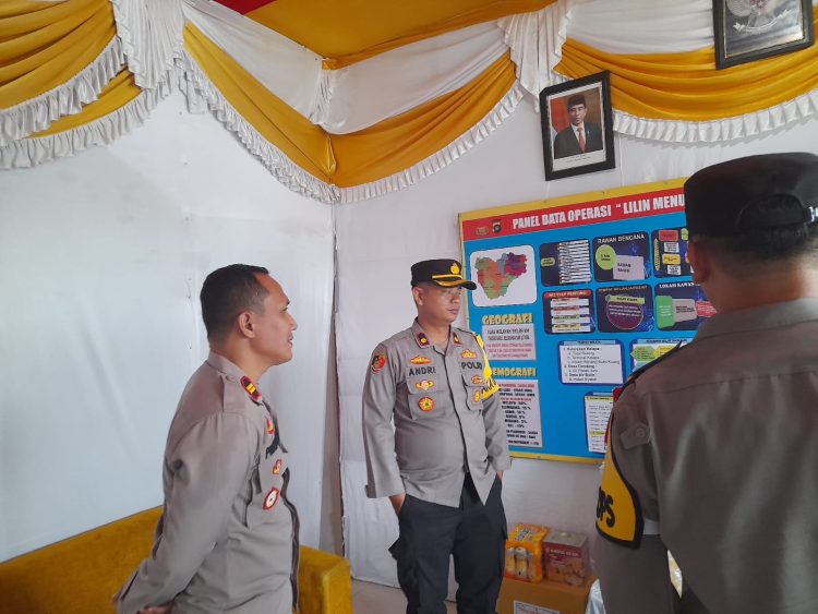Wakapolres Bangka Barat KOMPOL Andri Eko Setiawan SIK beserta PJU Polres Bangka Barat melakukan pengecekan pos pengamanan (pos pam) Operasi Lilin Menumbing 2022