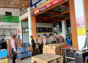Satuan tugas Preventif Operasi Lilin Menumbing 2022 melaksanakan Patroli Dialogis dan mengecek pada tempat perbelanjaan di toko CV. Acing Perkasa Pangkalpinang