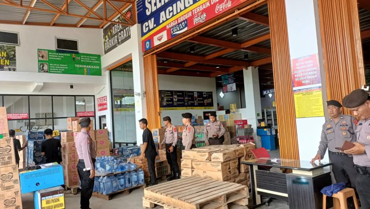 Satuan tugas Preventif Operasi Lilin Menumbing 2022 melaksanakan Patroli Dialogis dan mengecek pada tempat perbelanjaan di toko CV. Acing Perkasa Pangkalpinang