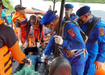 Lasiman ditemukan mengapung di Perairan Selat Cemara Jalur 6 Telang, Kecamatan Muara Telang Kabupaten Banyuasin