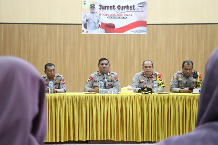 Acara ngopi bareng dengan tema "Jumat Curhat" dan Bansos digelar di aula tribrata