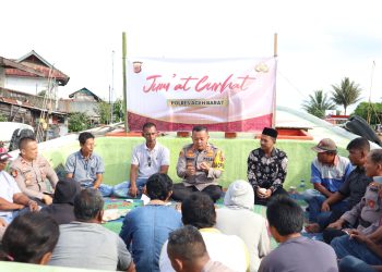 Kegiatan Jumat Curhat Polres Aceh Barat diadakan diatas perahu milik nelayan yang bertempat di gampong Panggong, Kecamatan Johan Pahlawan, Kabupaten Aceh Barat