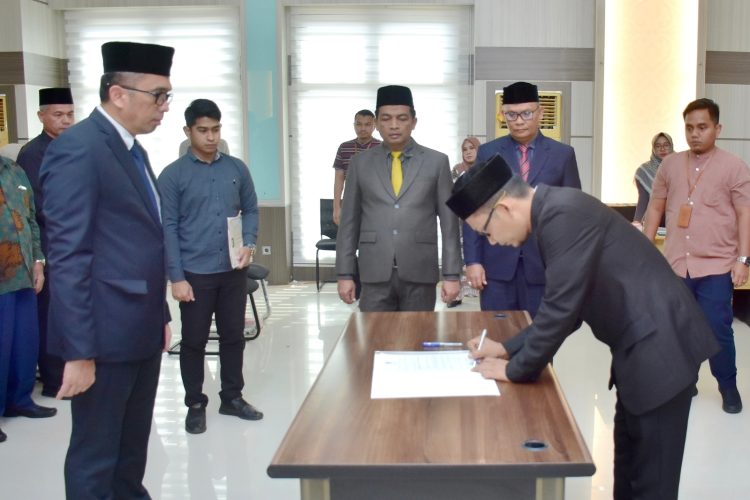 Pj Walikota Sabang melantik lima keanggotaan Badan Baitul Mal Kota (BMK) Sabang untuk periode 2022–2027