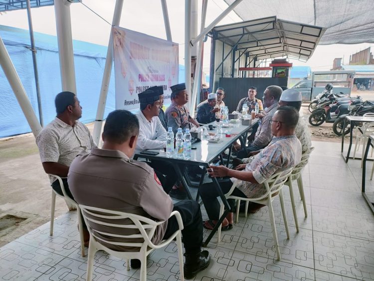 Polsek Tanah Luas menggelar ngopi bareng untuk menerima aspirasi dan keluhan dari masyarakat