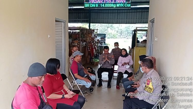 Polsek Purwokerto Selatan Polresta Banyumas Polda Jateng menggelar kegiatan Juguran Kamtibmas bertajuk Jumat Curhat