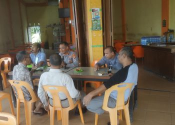 Kapolsek Muara Batu, Ipda Herman Syahputra menerima keluhan masyarakat terkait maraknya permainan judi online dan chip Higgs Domino di Kecamatan Muara Batu