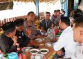 Jumat Curhat, Kapolres Kampar, AKBP Didik Priyo Sambodo, SIK silaturahmi sembari makan bersama dengan tokoh adat dan warga masyarakat desa Teratak Buluh