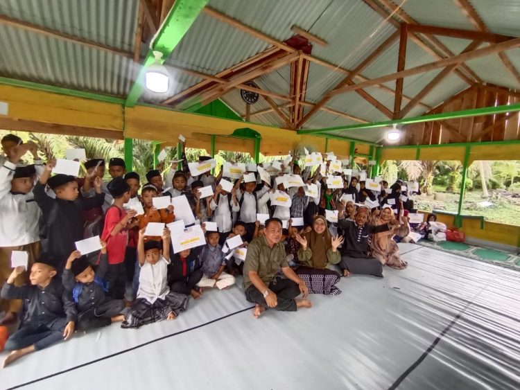 BFLF kota Lhokseumawe dan Aceh Utara, Salurkan 1000 bingkisan untuk anak yatim yang bertempat di yayasan Aceh Orphans Center (AOC) Desa Tanjong Ceungai Tanah Jambo Aye