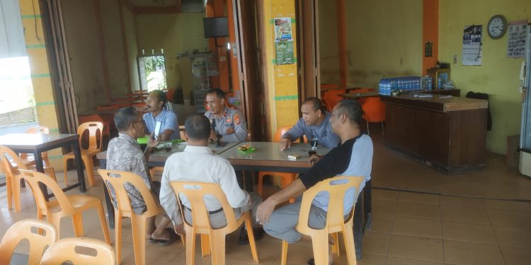 Kapolsek Muara Batu, Ipda Herman Syahputra menerima keluhan masyarakat terkait maraknya permainan judi online dan chip Higgs Domino di Kecamatan Muara Batu
