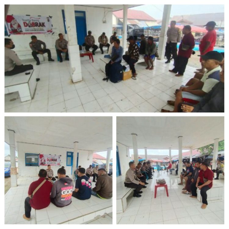 Loyalitas BerkeAdiLAn dan INovatif (LOBALAIN) merupakan Program Kegiatan Jumat Curhat yang diimplementasikan melalui kegiatan Nyantai Bareng Dobrak oleh anggota Polsek Lobalain