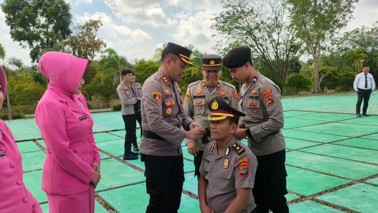 Polres Bangka Barat Menggelar Upacara Korps Raport Kenaikan Pangkat Reguler Periode 01 Januari 2023