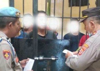 Pawas Polresta Manado beserta piket Provos melaksanakan pengecekan terhadap tahanan dan ruang Tahanan yang berada dalam Rutan Polresta Manado