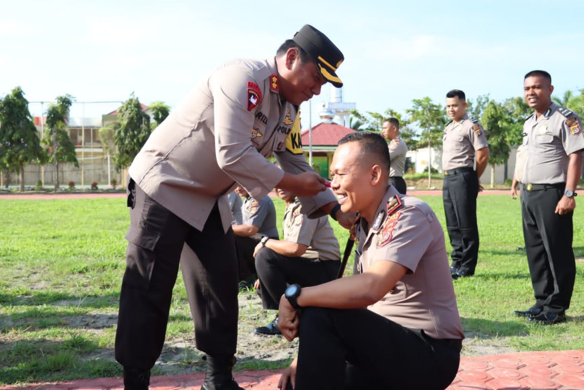 Kapolres Aceh Utara AKBP Riza Faisal S.I.K., M.M, memimpin Upacara Korp Raport Kenaikan Pangkat perwira dan Bintara Anggota Polri Polres Aceh Utara TMT 01 Januari 2023