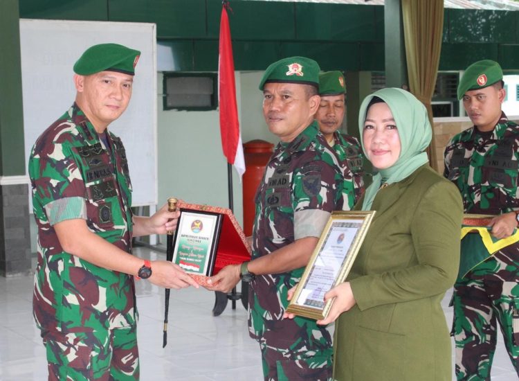 Komandan Kodim (Dandim) 0402/OKI Letkol Inf Hendra Saputra, S.Sos.,M.M.,M.I.Pol., memimpin acara laporan Korp Raport Pindah Satuan anggota yang melaksanakan pindah tugas ke kesatuan baru