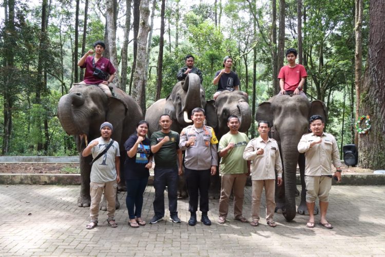 Kapolres Simalungun AKBP Ronald F.C Sipayung, S.H., S.I.K., M.H., melaksanakan pemantauan kepada kunjungan wisatawan yang datang berwisata di Aek Nauli Elephant Conservtion Camp (ANECC), Kawasan Hutan Dengan Tujuan Khusus (KHDTK), Aek Nauli