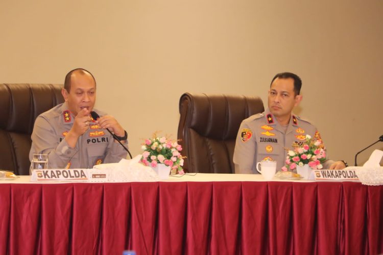 Kapolda Sumsel, Irjen Pol A Rachmad Wibowo SIK memberikan arahan kepada para pejabat utama Polda Sumsel dan Kapolres/Tabes jajaran