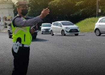 Satlantas Polresta Manado melaksanakan kegiatan Pos Cakalang (polisi cegah Kemacetan dan Pelanggaran) di beberapa titik rawan terjadinya kemacetan