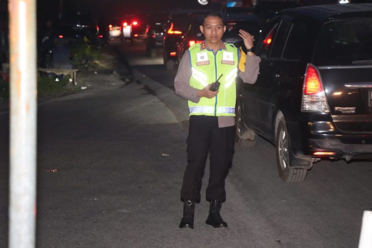 Kapolres Pematangsiantar AKBP Fernando SH S.I.K laksanakan pemantauan dan pengecekan kepadatan jalur mudik nataru dalam rangka Operasi lilin Toba tahun 2022
