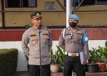 Apel Polres pematang Siantar pada saat apel, Rabu (04/01/2023) sekira pukul 08.00 Wib Kapolres Pematangsiantar menyampaikan pesannya